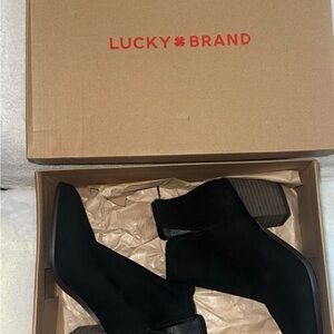 Lucky Brand Women's Beetrix V-Notch Ankle Booties